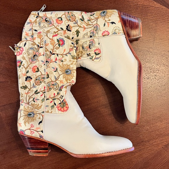NIB MOMO New York x BHLDN Anthropologie Embroidered Western Boots - Picture 4 of 13